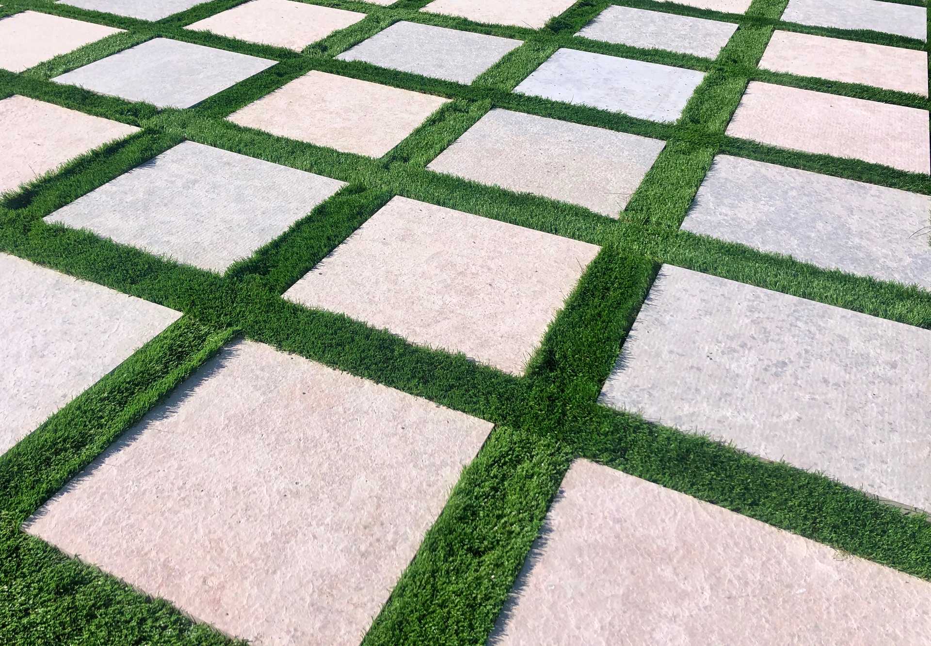 Giallo 24_ x 24_ with Artificial grass